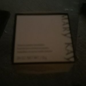 MARY KAY MINERAL FOUNDATION POWDER